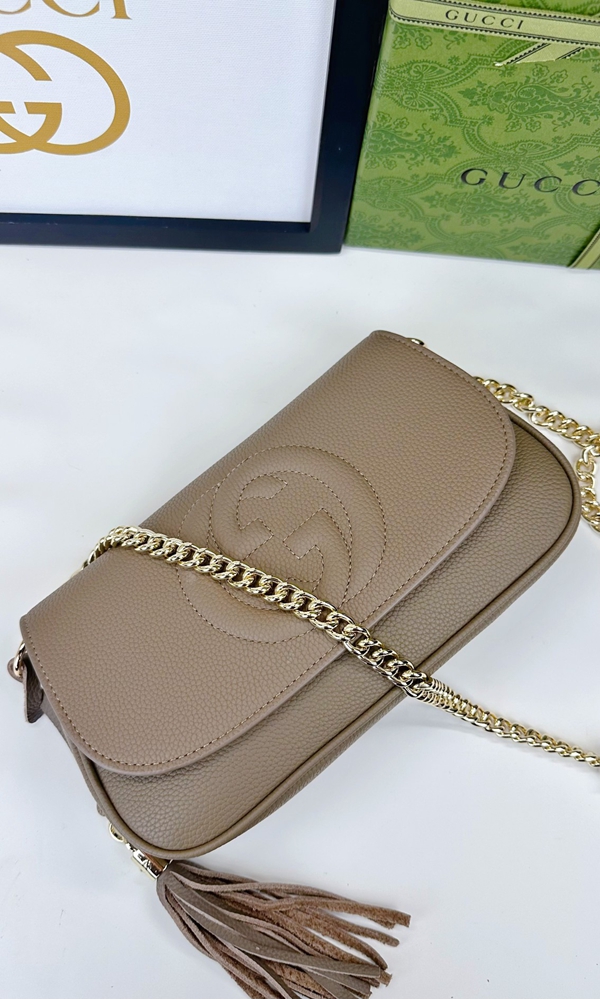 激安グッチバッグコピー着用イメージ